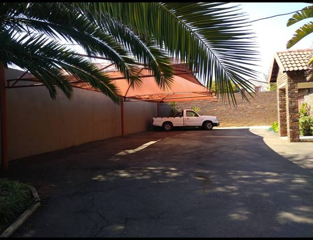 126M² BUSINESS TO LET IN HALFWAY HOUSE